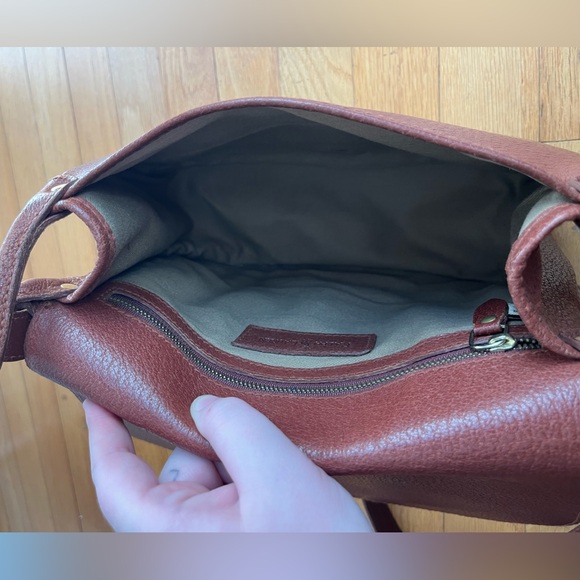 Vintage Ralph Lauren Leather Saddle Crossbody Bag with Brass Polo Player Clasp - Picture 10 of 10